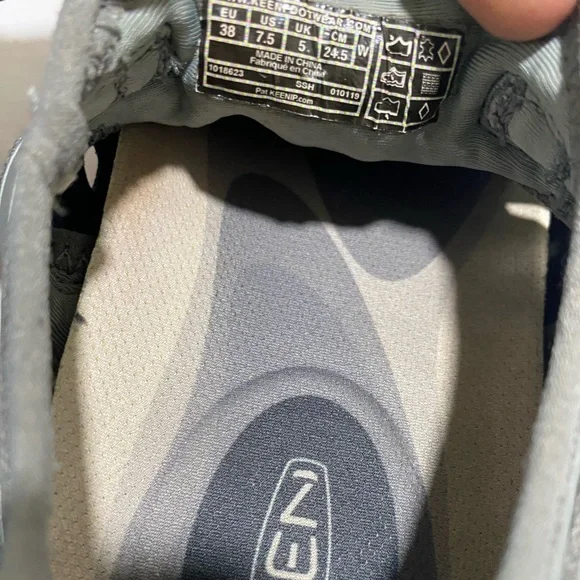 Keen Women’s Black and Gray Hiking Shoes Size 7.5 - Picture 3 of 7